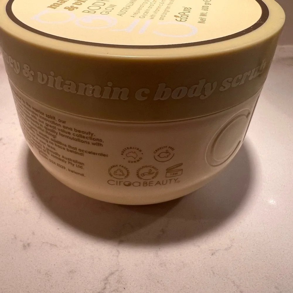Ciroa Body Scrub NEW Glow‎ w/ Manuka Honey & Vitamin C EcoPure 21.1 oz 600 GR